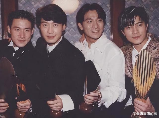 王杰|7位过气歌手窘况：被后辈点评、街头卖唱、靠粉丝接济，风光不再