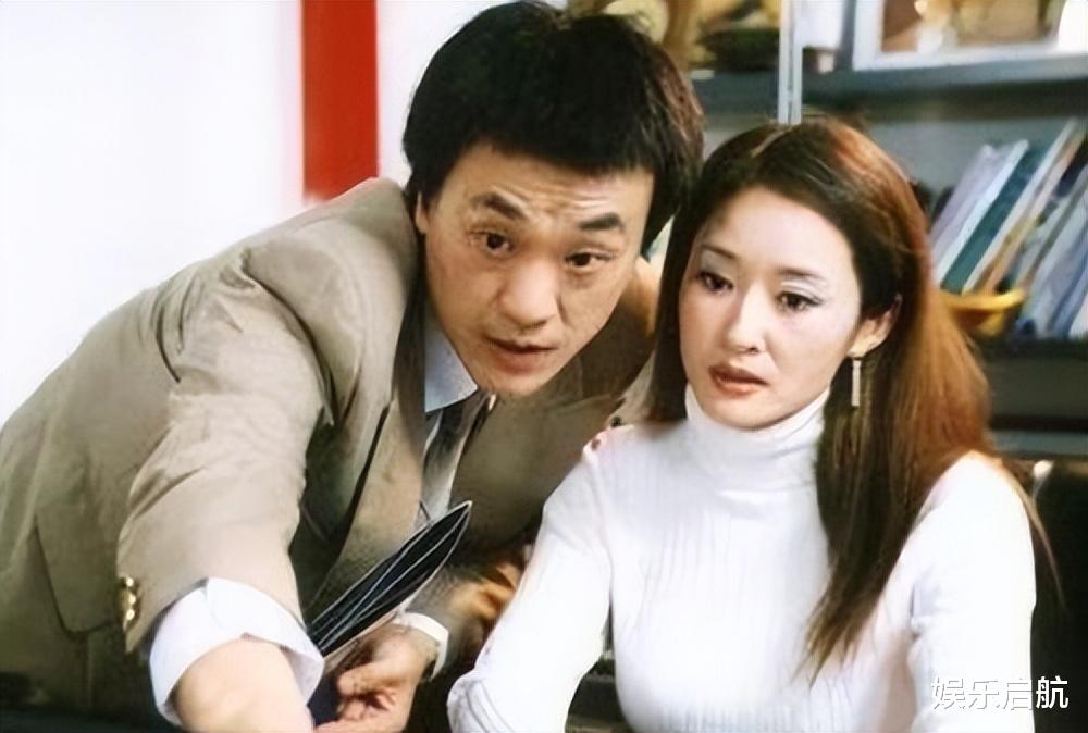 何冰|一穷二白的何冰被女同学追，还倒贴钱结婚，成名后独宠妻子零绯闻