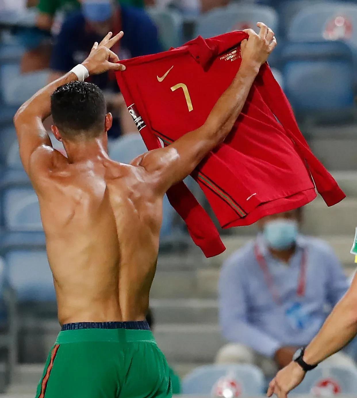 颜丙涛|菲戈和C罗谁在葡萄牙球迷心中的地位更高？