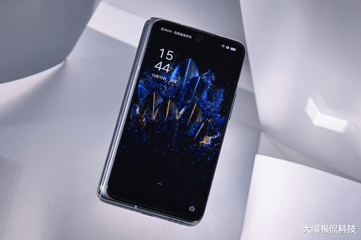 折叠屏|卷轴屏要量产了？折叠屏市场将会受到冲击吗？影响其实是肯定的