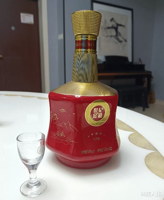 甘肃大爷晒“白酒柜”走红,4款廉价酒很吸睛,网友:模范酒单