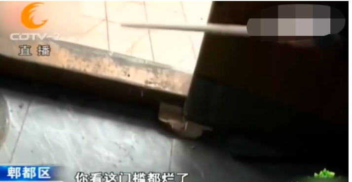 四川成都,甘先生租门面,2年后,他想让房东何大爷降点房租,对方不同意,他只能搬走