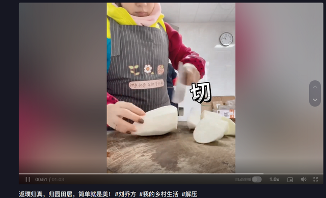 |建宁公主刘乔方菜地拔萝卜！穿雨靴戴袖套好喜感，河边洗菜太豪迈