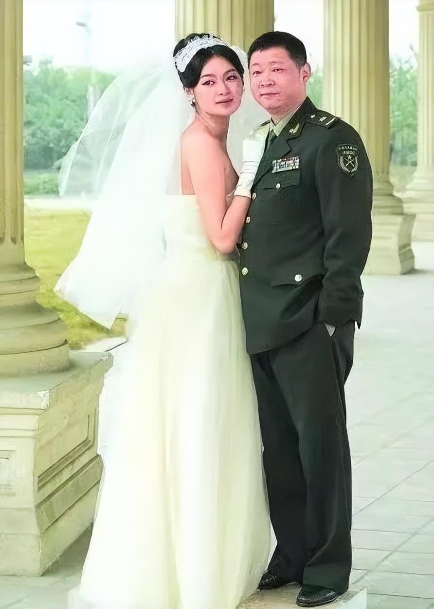 李冰冰|“三德子”赵亮：娶小16岁的模特冠军，当红时退圈去养鸡，14年后怎么样了