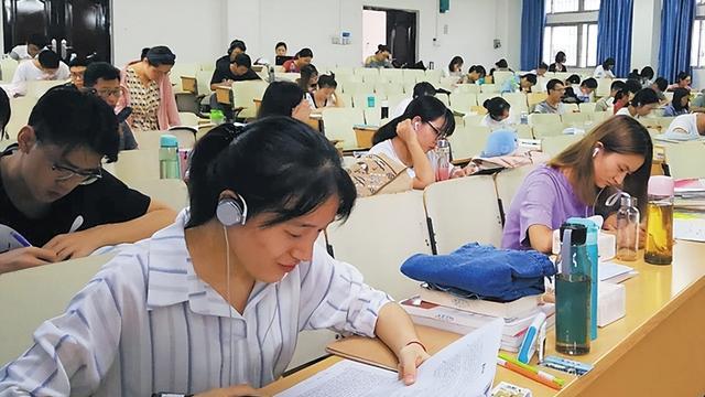 求职|实习生轻松解决bug,老员工微微一笑转身离开,老板却若有所思