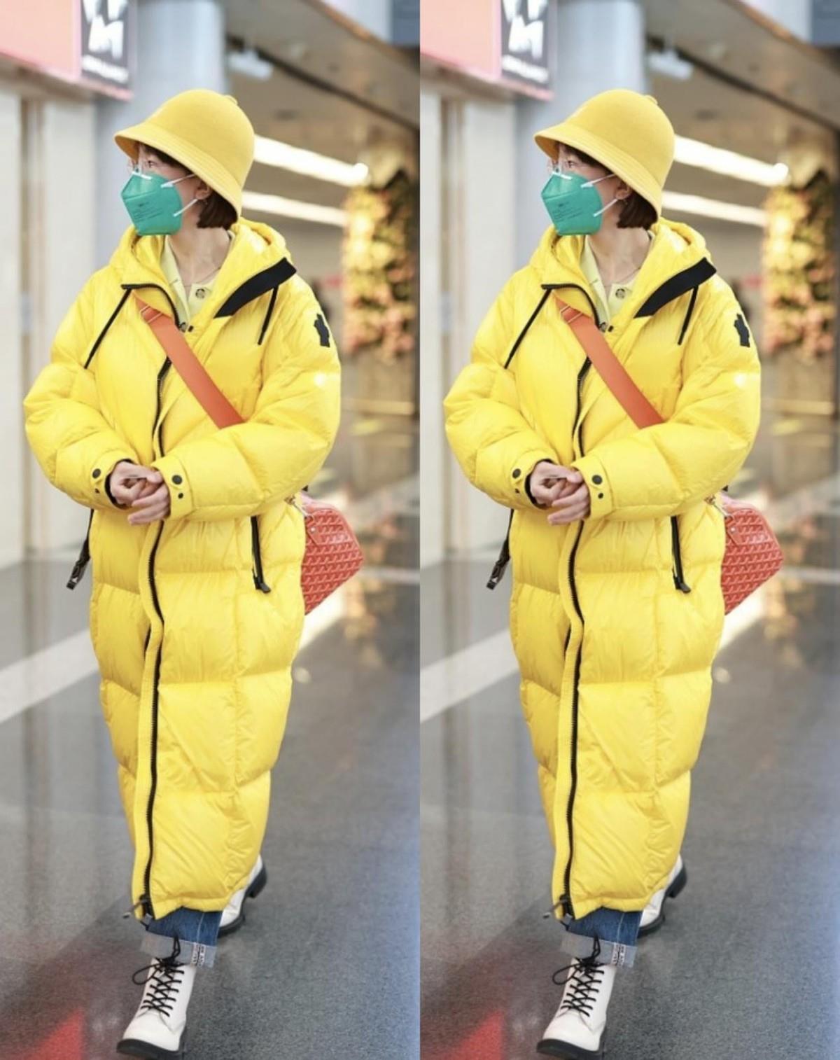 美容 焦俊艳也穿得太可爱了,黄色羽绒服配小黄帽,素颜出镜依旧嫩得很