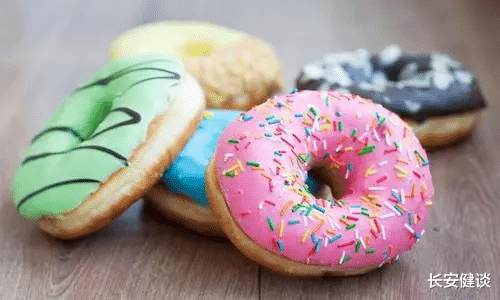 花生 减肥不能碰“花生”？建议：若不想腰上长赘肉，忌吃4物