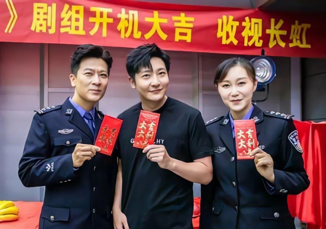 杠杆|郭京飞救不了《杠杆》：男二疯狂抢戏还演技浮夸，演警察竟染头发