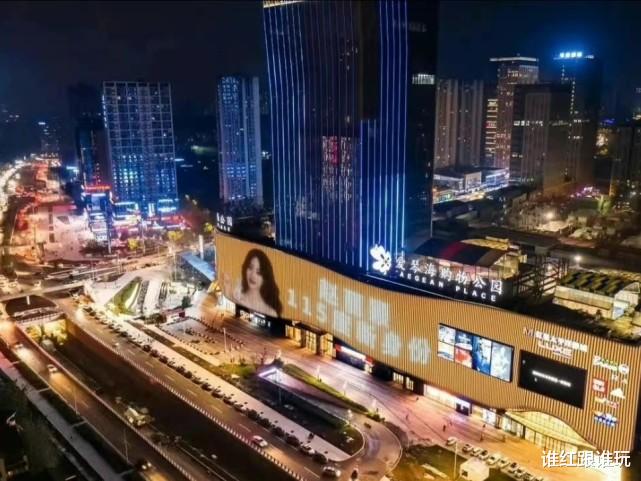 刘青|赵丽颖巨型广告牌，亮相成都商场！国民度和商业价值的双重认可