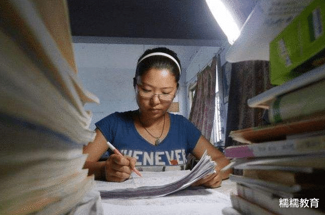 教师|中小学教师的“寒假值班日记”，校园巡查，这些老师有点可爱