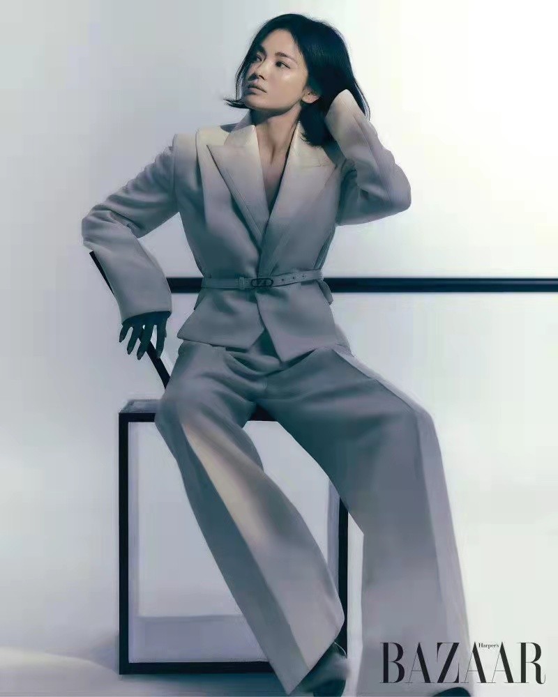 罗美薇|40岁宋慧乔罕见翻车!穿宽松裙五五分身材全暴露,颜值输给孙艺珍