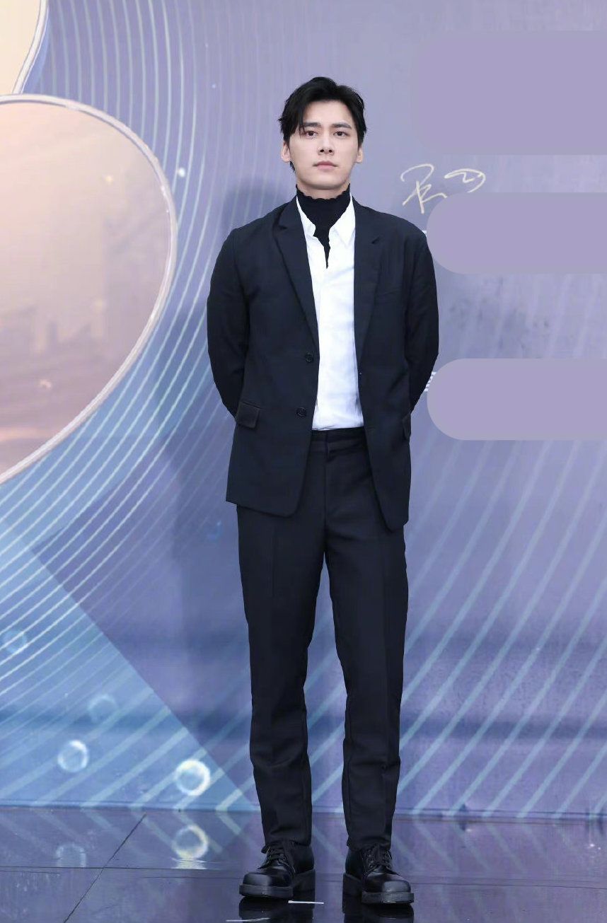 王一博|众星红毯争相斗艳!刘亦菲李易峰王一博太惊艳,张天爱成最大赢家