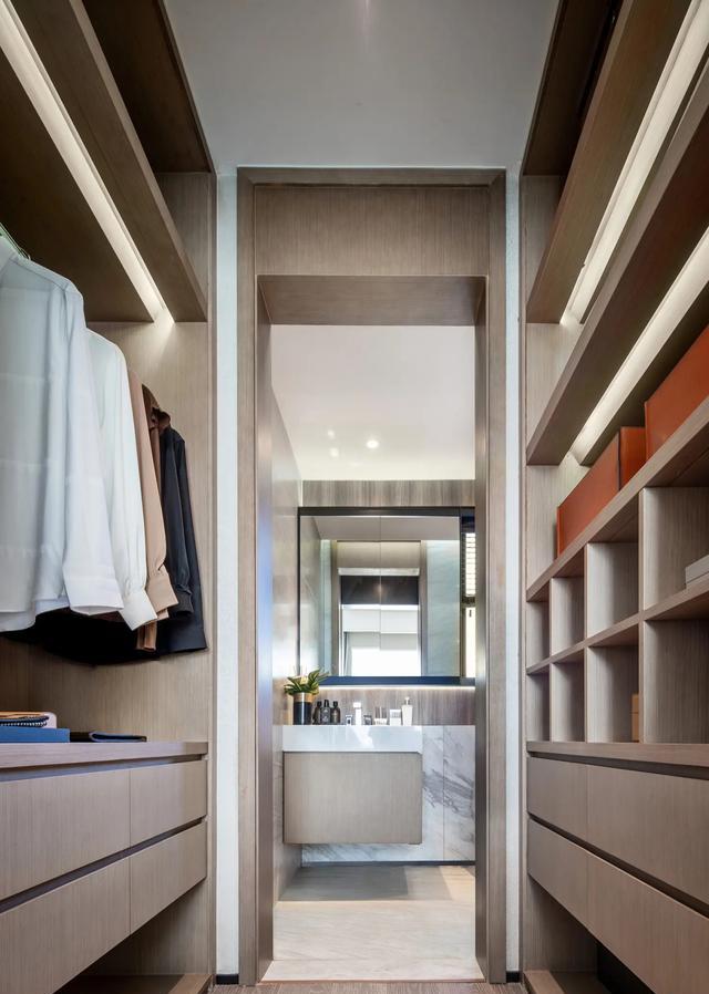 楼上邻居把卫生间改成衣帽间,今天哭着来找我,要赔偿我500元