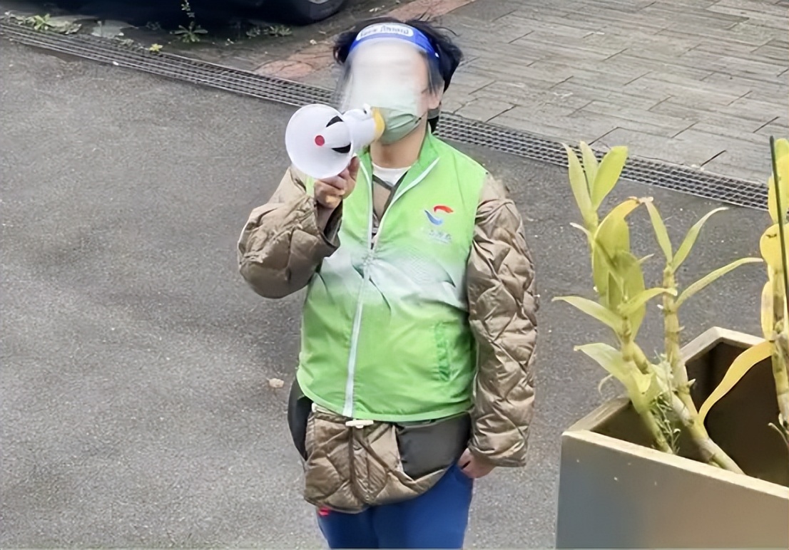 李立群|疫情下的明星生活:最硬的菜是鱼罐头,李立群白菜豆腐成奢侈品