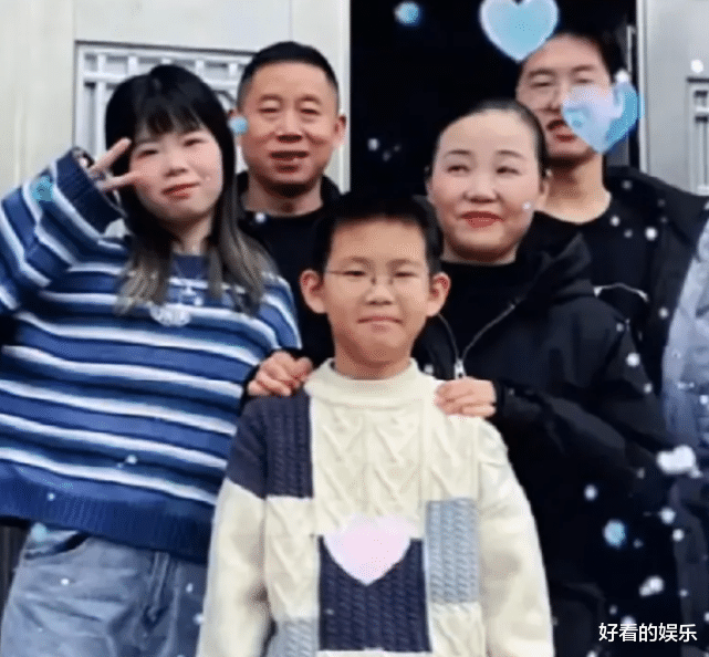 |孙卓买家正脸照曝光，养父憨厚老实，养母体型肥硕、戴大金耳环