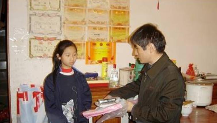 女子爱上黑人小伙引家人反对,女子:他的好只有我才懂