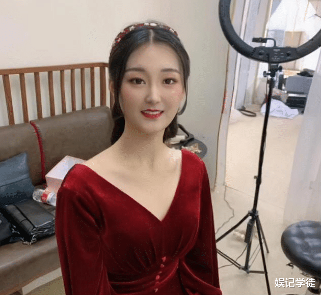 陈亚男|陈亚男晒近况状态回暖,带员工巡视样品间,却被网友吐槽到删动态