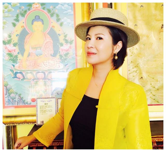 杭天琪|歌手杭天琪:敢爱敢恨,再婚后43岁高龄为小丈夫生儿子,人生完满