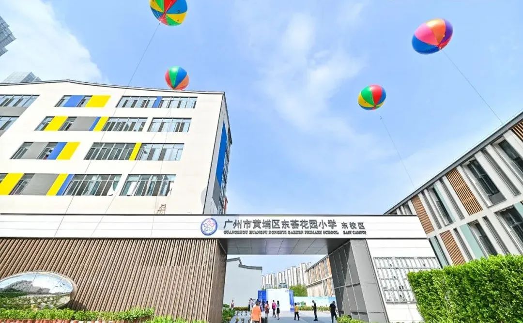 买这房，小镇做题家和父母打了400分钟电话
