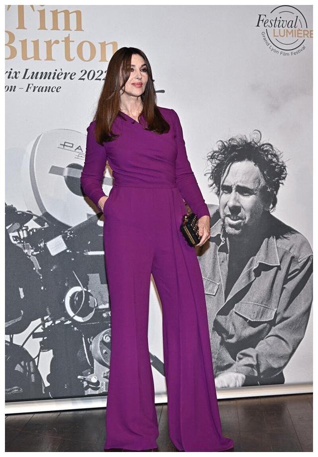 莫妮卡·贝鲁奇|58岁莫妮卡贝鲁奇，还看得出曾经的“地球球花”的美吗？