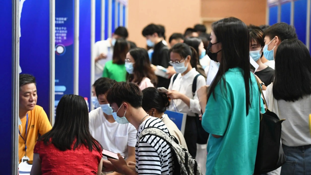 董宇辉|董宇辉老师的“火”不是偶然，3条职场法则让他如鱼得水脱颖而出