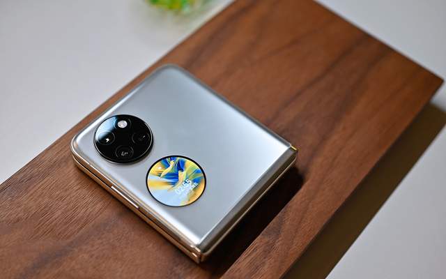 售价相近,三星Z Flip4与华为Pocket S对垒,谁更值得考虑?