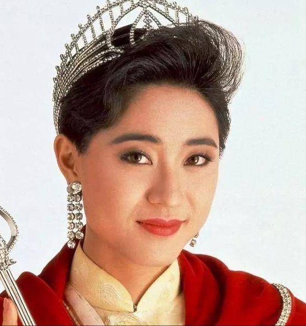 香港小姐|8位港姐窘况：有人抵押皇冠还债，有人菜市场摆摊，个个风光不再