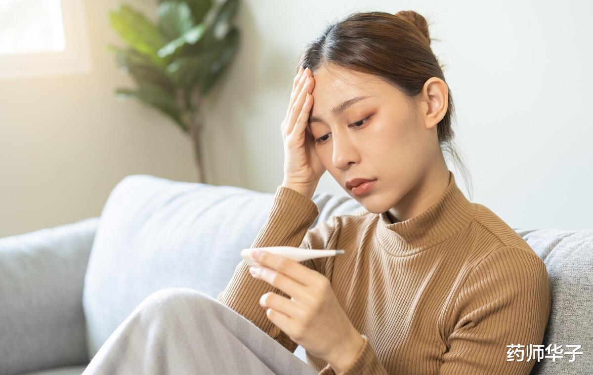 使用阿兹夫定,治疗新冠病毒感染时,要注意什么?