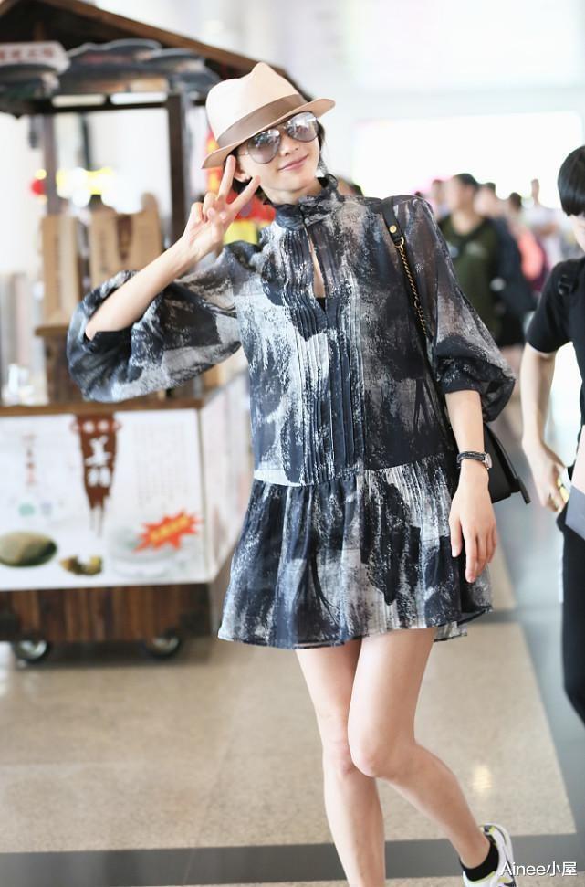 林志玲|林志玲穿衣全靠身材撑,红色蕾丝裙有点土,但穿她身上挺显气质