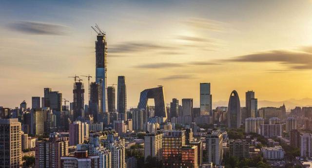 北京市|钉子户惹怒开发商，要400万加3套房遭拒，住在马路中间长达七年