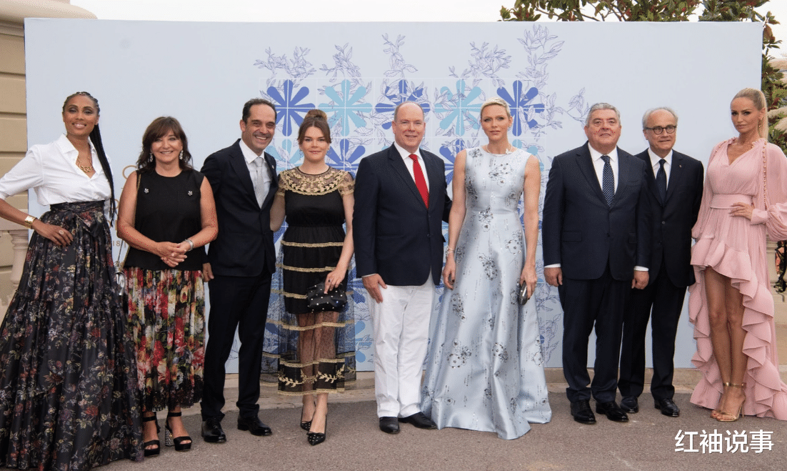 麻花辫|44岁夏琳王妃美人迟暮，无袖礼服又村又土，婚姻不幸福老得真快