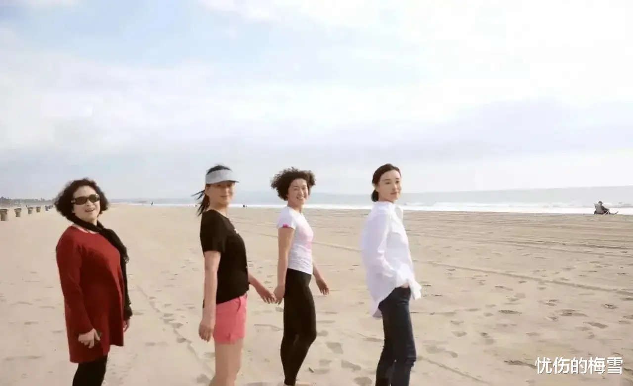 小姐姐|吴越和闺蜜许娣、黄澜沙滩相伴！闺蜜四人同框太幸福