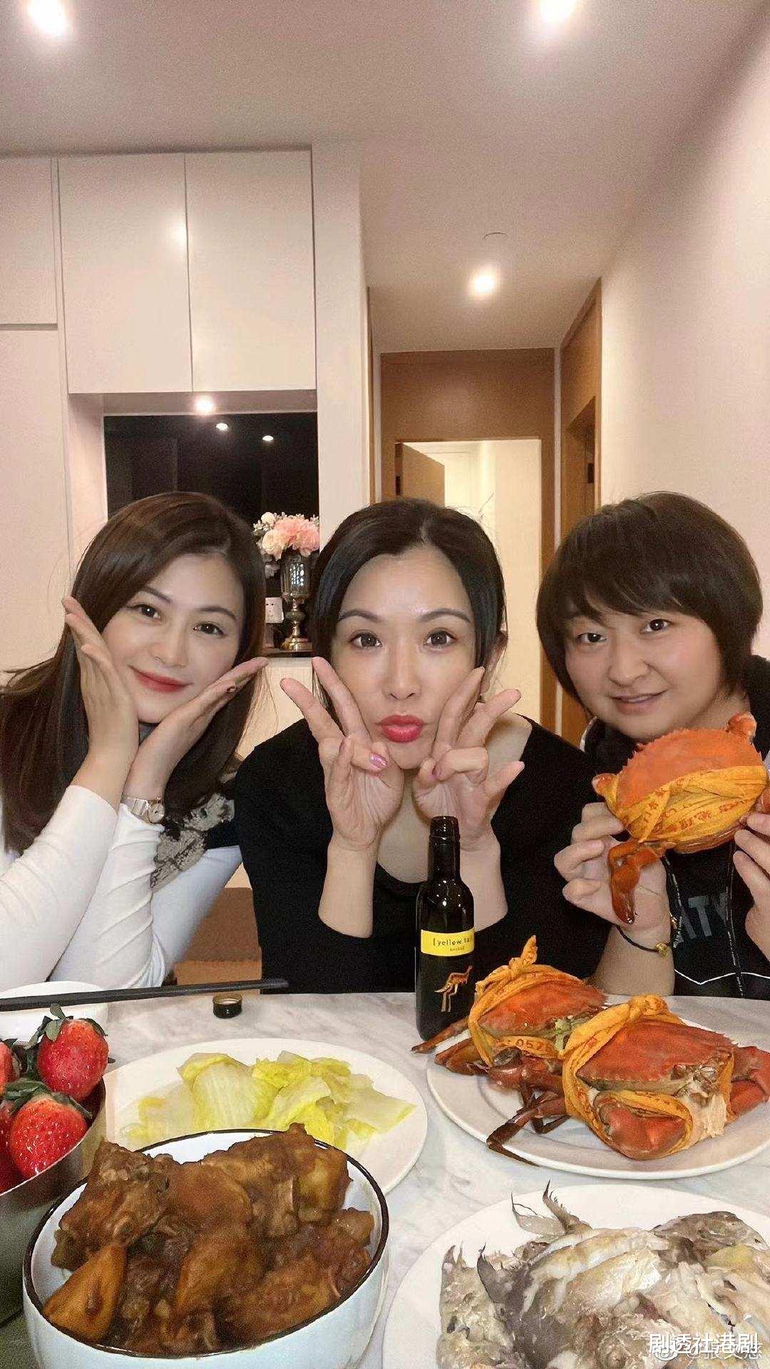 张文慈|50岁亚姐张文慈告别上海，在广州签约新公司，王祖蓝疑是老板之一