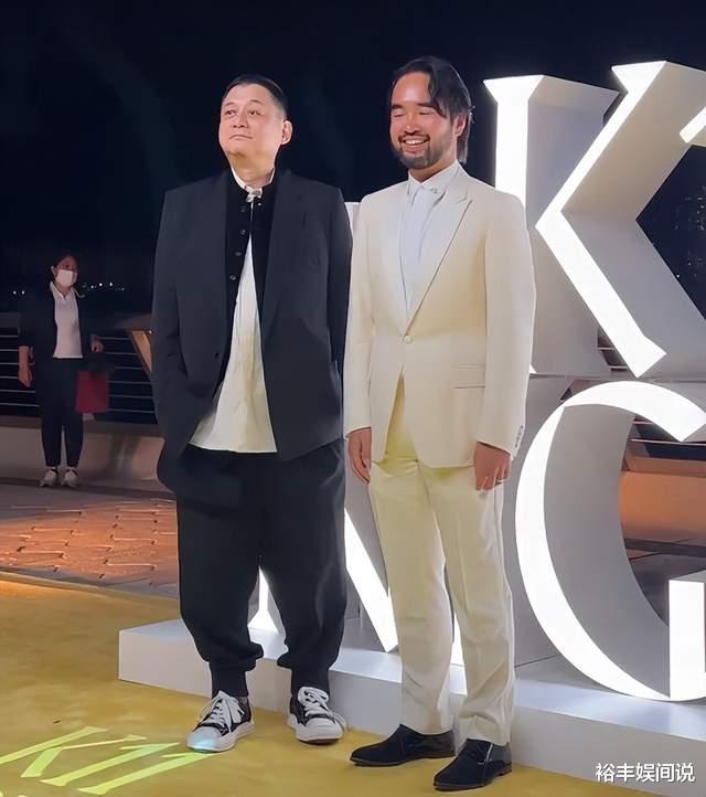 何超琼|两大“奇女子”罕有同框！何超琼知己酷劲十足，李嘉诚知己好优雅