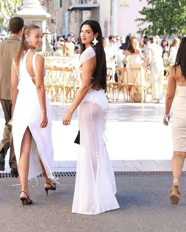 又一位亿万富翁结婚!看到现场后网友惊呆:到底谁是新娘哇?!
