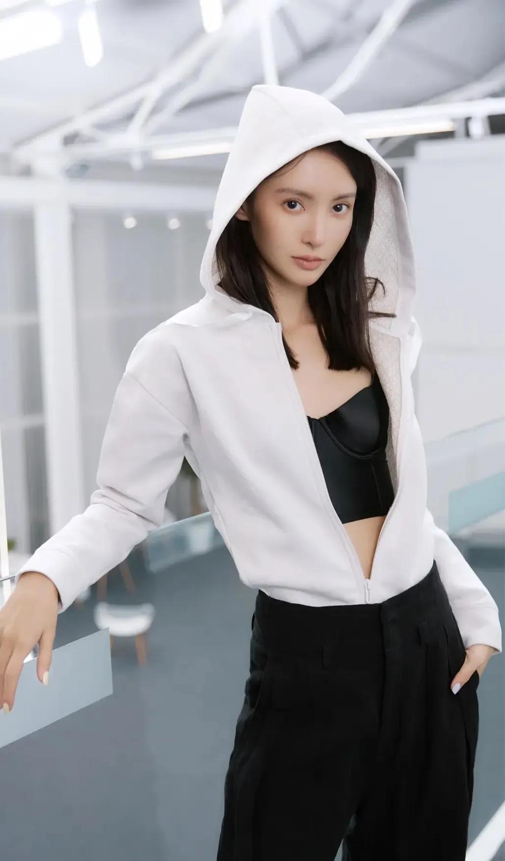 金晨|顶级性感名模金晨,冷感、美艳,出类拔萃