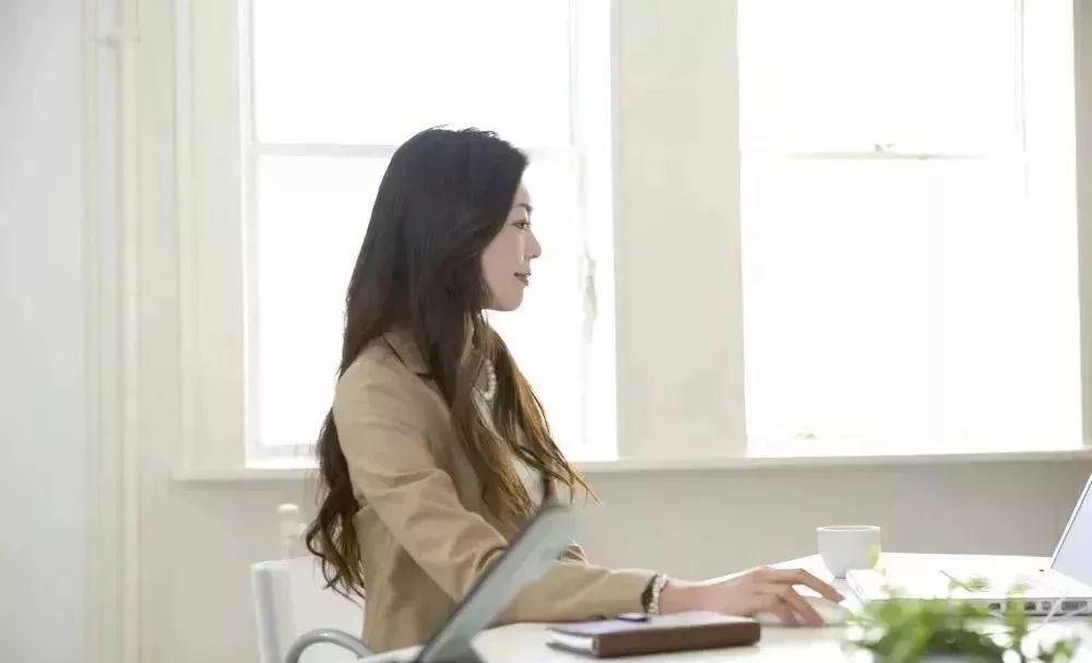 西装|放开3胎后,为何职场女性会“吐槽”?3点原因引起共鸣