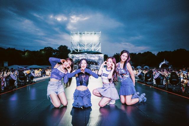 卡戴珊|24岁大龄出道，32岁仍是韩国女团神颜榜首，她配吗？太配了！