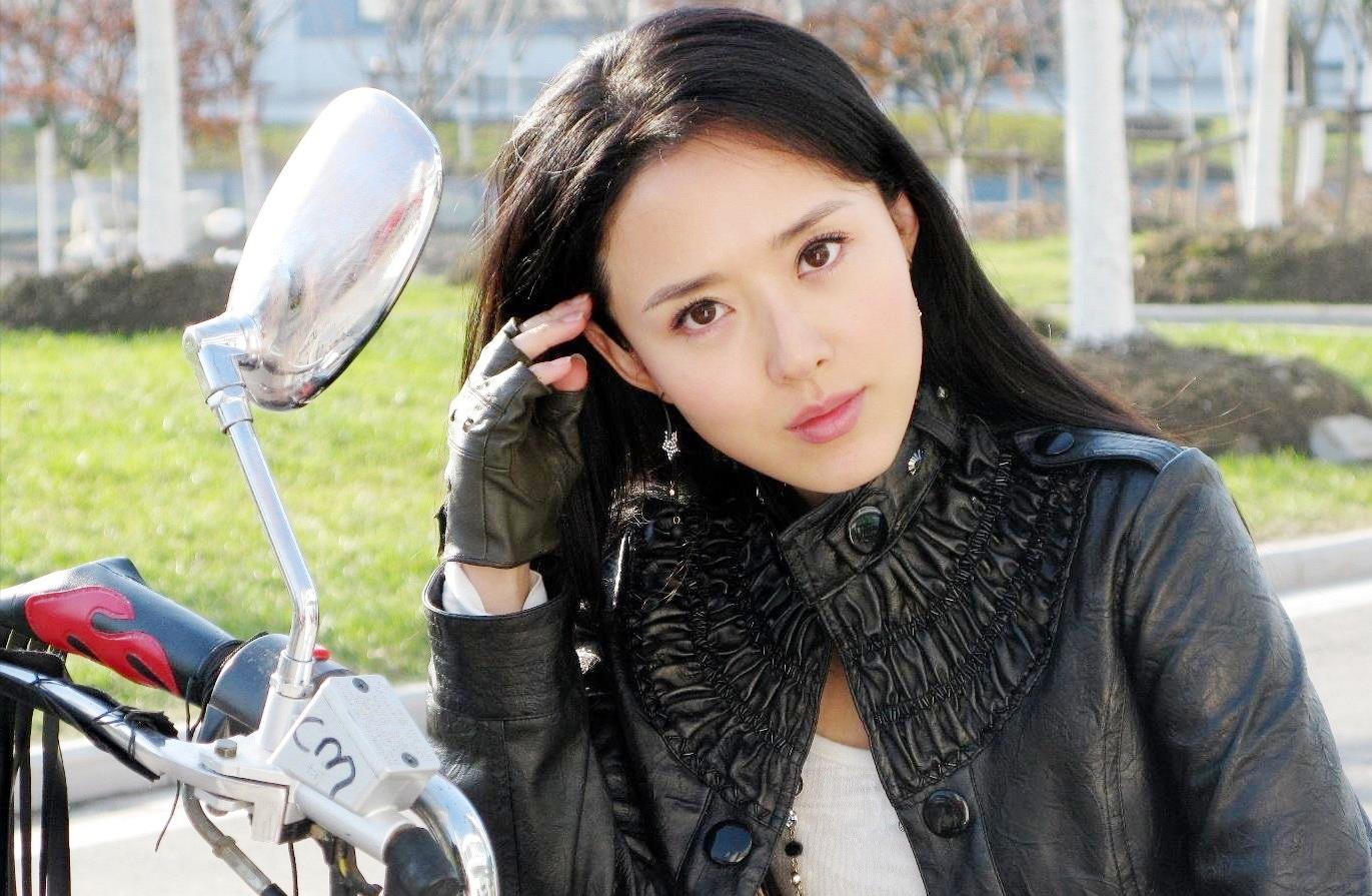 颜丹晨|“嫦娥”颜丹晨和老公结婚多年，老公疑似是演员陈昊，现已经怀孕