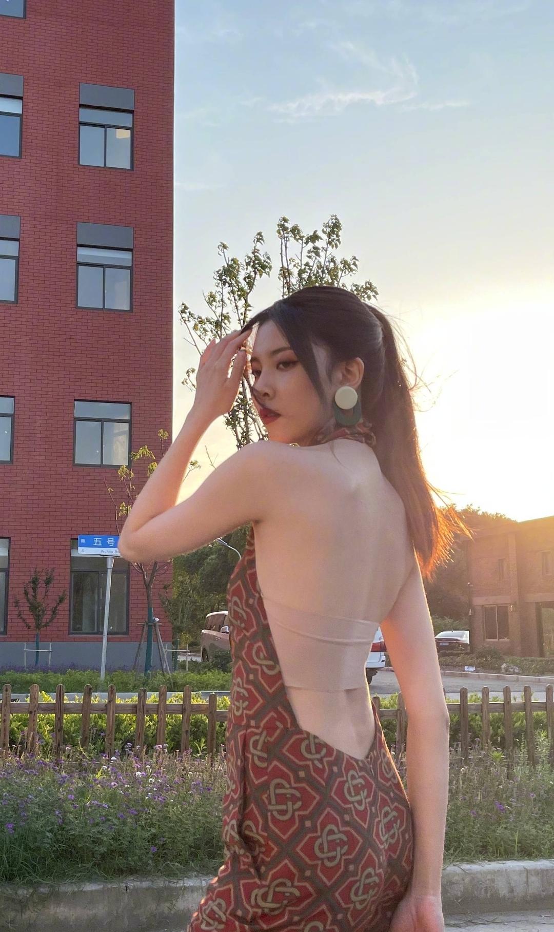 鹿晗|曝鹿晗关晓彤感情出问题，狗仔晒男星酒店亲密照，内涵鹿晗虞书欣