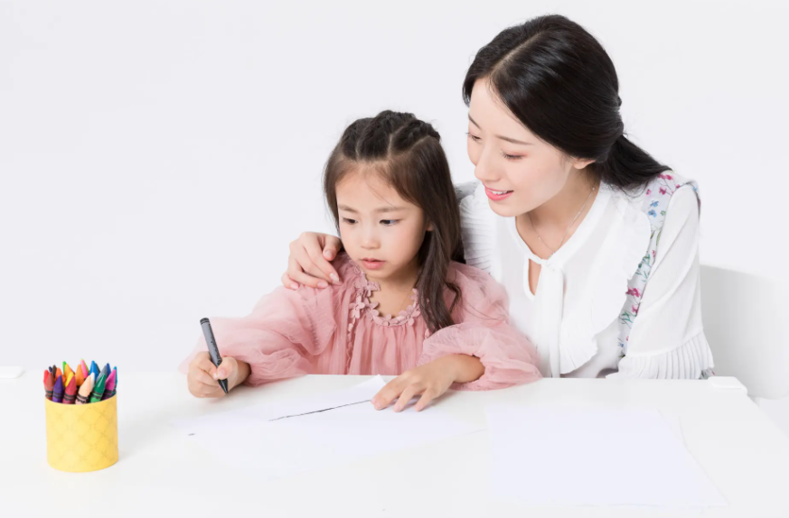 黑龙江3岁女童不惧0度天气,执意穿“爱莎裙”出门,妈妈做法绝了