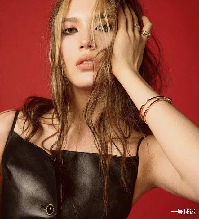 杂志|恭喜谷爱凌，登上时尚杂志封面，穿裙子，秀出身材，别有一番韵味
