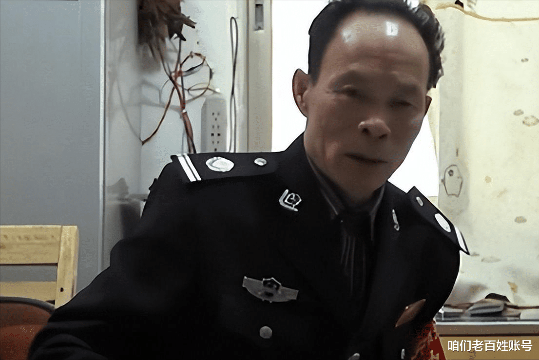 七旬老汉横行夜市30年,没他点头小女孩连花都不能卖,却深受爱戴