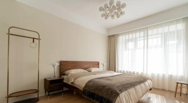 140㎡住宅,不浪费1㎡,客厅隔出间卧室,三世同堂住着刚好!