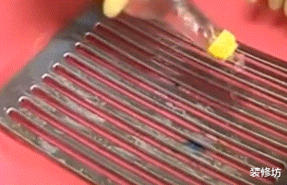 油烟机油污太厚？别再白醋加苏打了，学我这样做，油污自动消失！