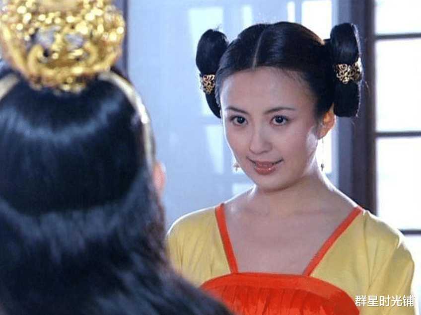 杨童舒|杨童舒：34岁在剧组意外怀孕，嫁给商人老公很幸福，被婆家宠成宝