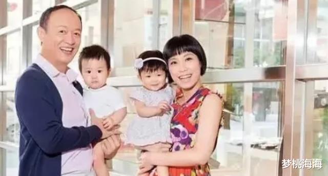 金士杰|“老戏骨”金士杰年轻时的照片曝光,黑白画质也藏不住他的帅气