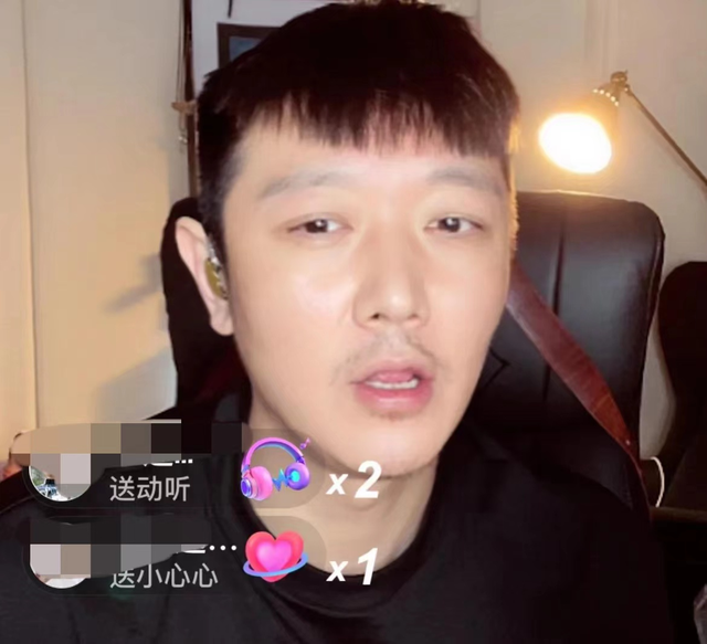 田源|主持人田源被封杀后生活依旧潇洒,住20万一平豪宅,曾坦言没朋友