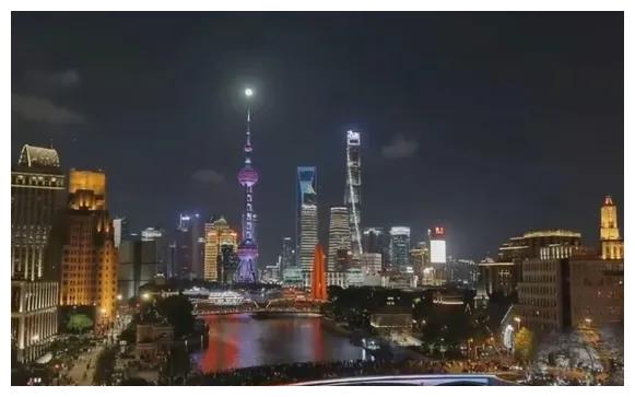 谢霆锋|谢霆锋中秋节发布女友角度照片,王菲拍广告