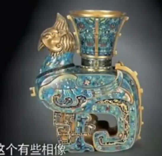 大叔花4万元买一凤凰甁,藏友说只值两万,大叔气得来鉴宝